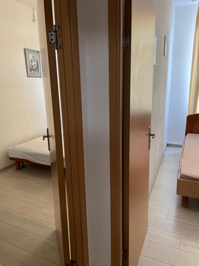Apartament Piata Amzei 1 Boekarest Buitenkant foto